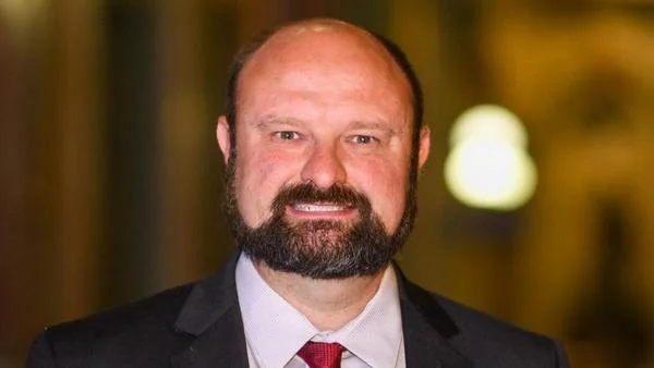 Rep. Schmidt donates legislative pay raise to Lebanon food pantry