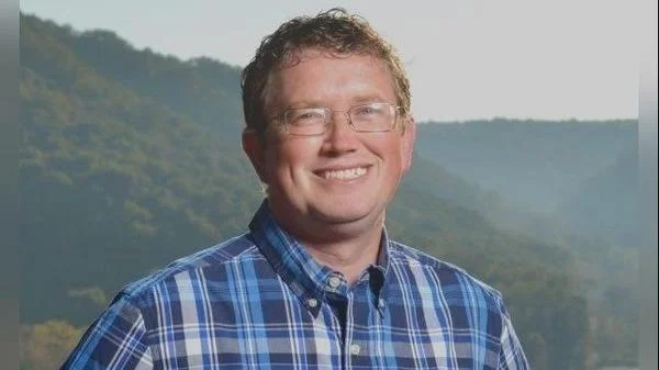 Thomas Massie criticizes U.S. agriculture policy and leadership in recent social media posts