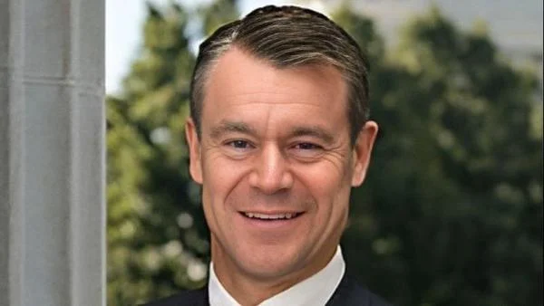 NFIB presents Senator Todd Young with Guardian of Small Business Award